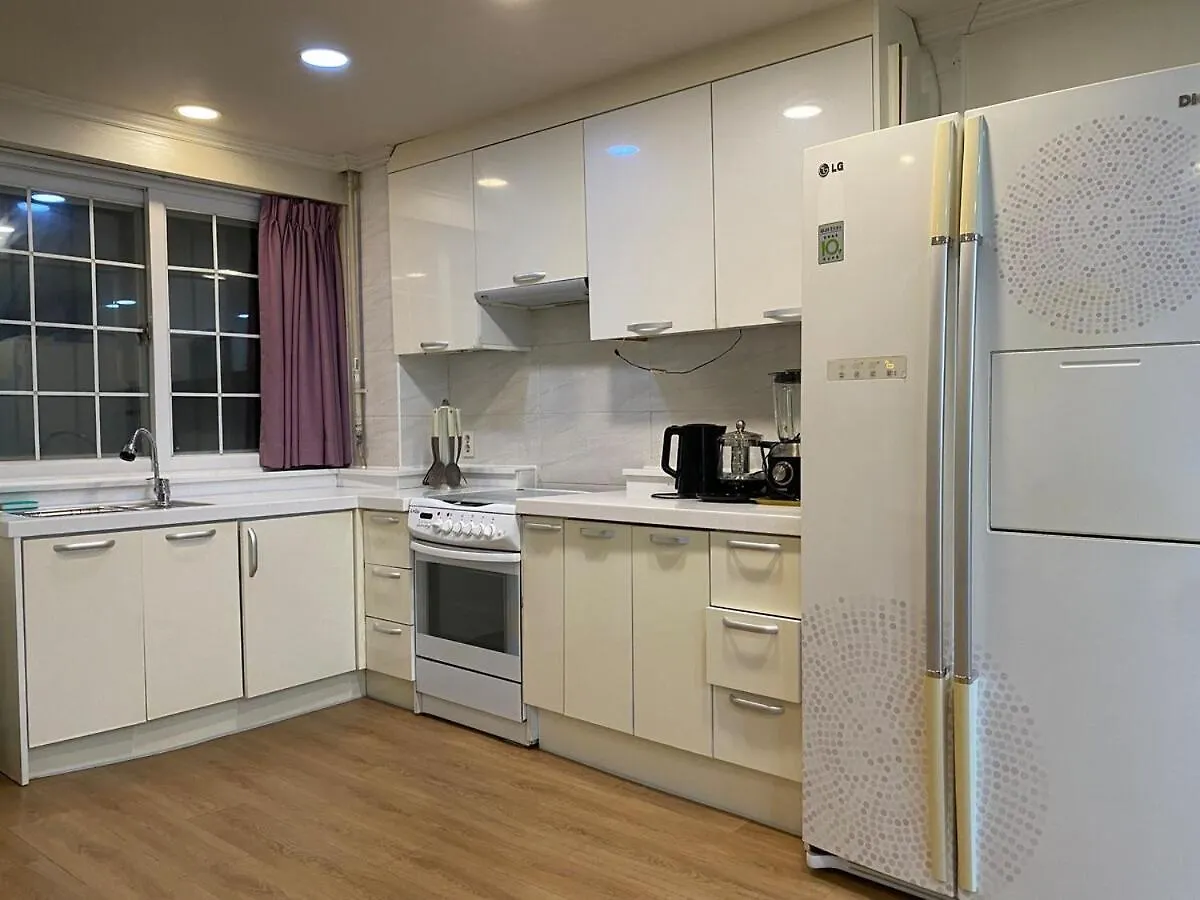 Empty Fill 8 Minutes By Subway Apartment Busan