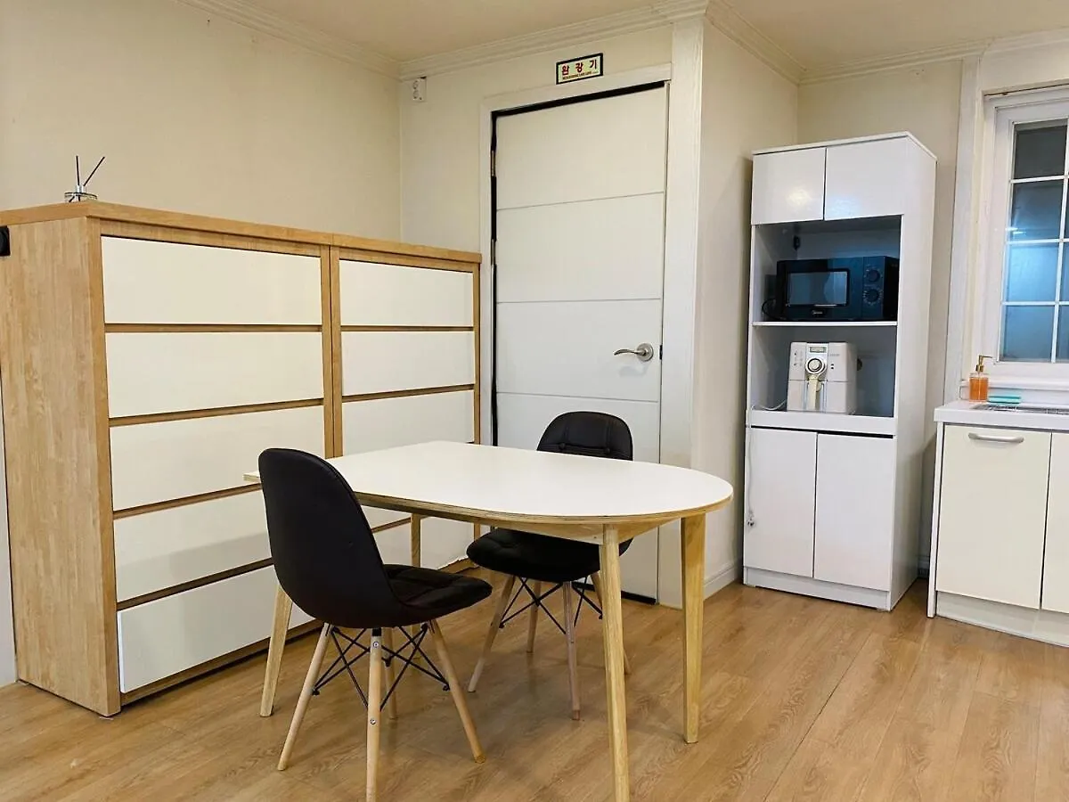 Empty Fill 8 Minutes By Subway Apartment Busan