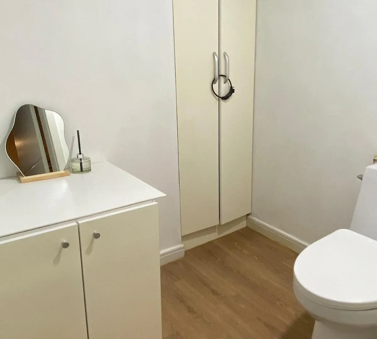 Empty Fill 8 Minutes By Subway Apartment Busan